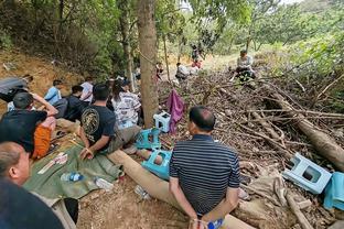 丹尼斯-史密斯谈此前客场之旅：我们没打出高水准 只想早点收工